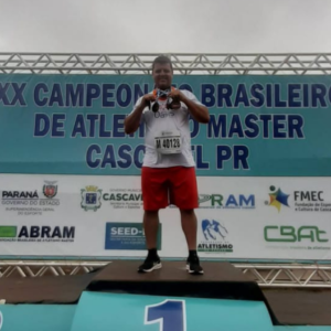 Professor Joéverson se destaca no XX Campeonato Brasileiro de Atletismo Master